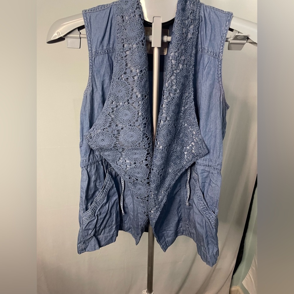 Altar’d State Denim crochet vest size small - Picture 2 of 8